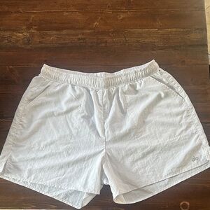 ALO Yoga Men's Light Gray Shorts